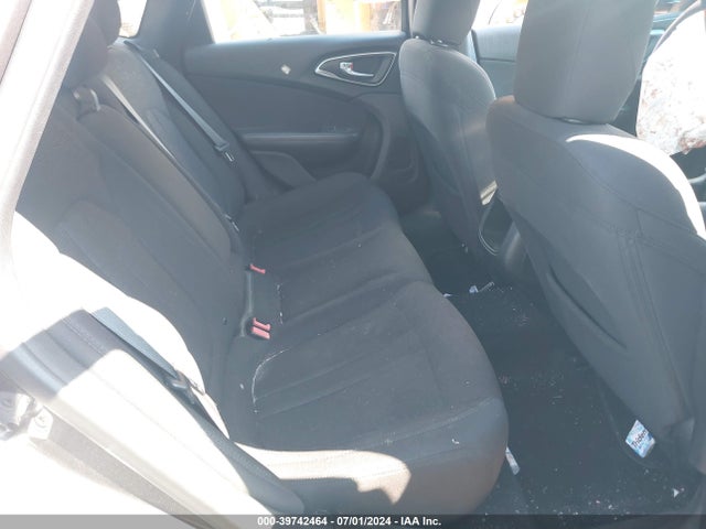 1C3CCCAB8FN580698 Chrysler 200 Limited