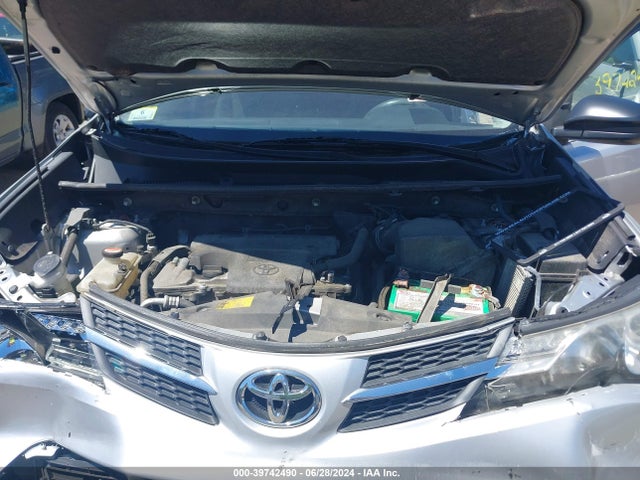 Toyota RAV4 LE 2015 JTMBFREV7FD101120 Image 10