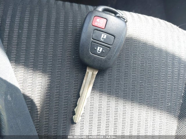 Toyota RAV4 LE 2015 JTMBFREV7FD101120 Image 11