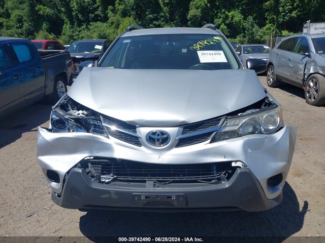 Toyota RAV4 LE 2015 JTMBFREV7FD101120 Image 12