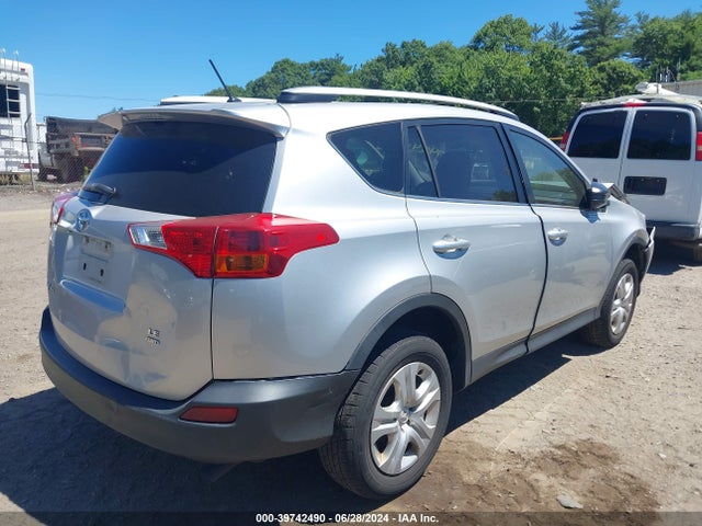 Toyota RAV4 LE 2015 JTMBFREV7FD101120 Image 4