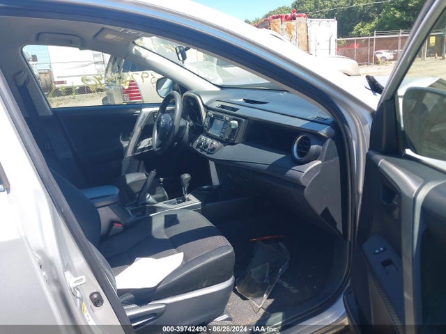 Toyota RAV4 LE 2015 JTMBFREV7FD101120 Image 5