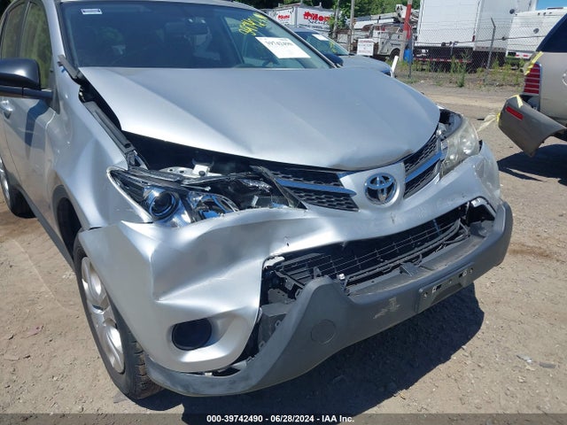 Toyota RAV4 LE 2015 JTMBFREV7FD101120 Image 6