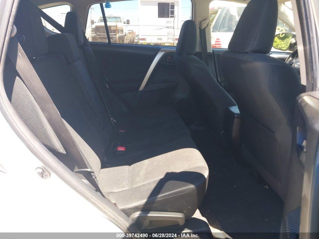 Toyota RAV4 LE 2015 JTMBFREV7FD101120 Image 8