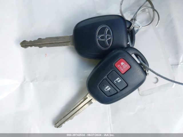 JTMRFREV5FD119257 Toyota Rav4 Xle