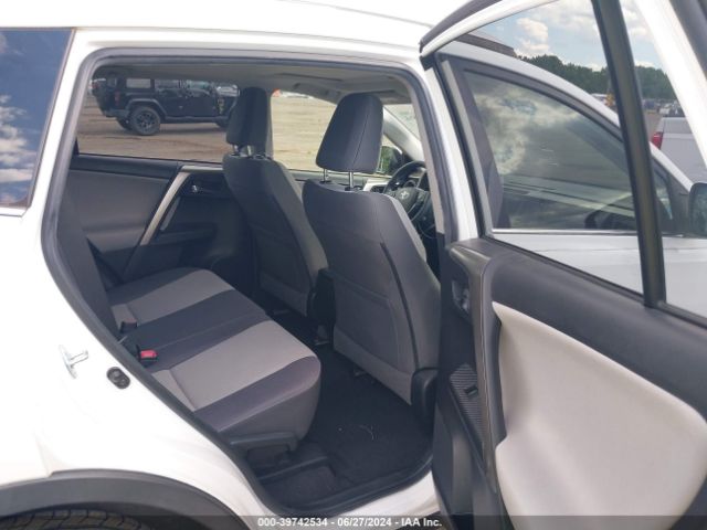 JTMRFREV5FD119257 Toyota Rav4 Xle