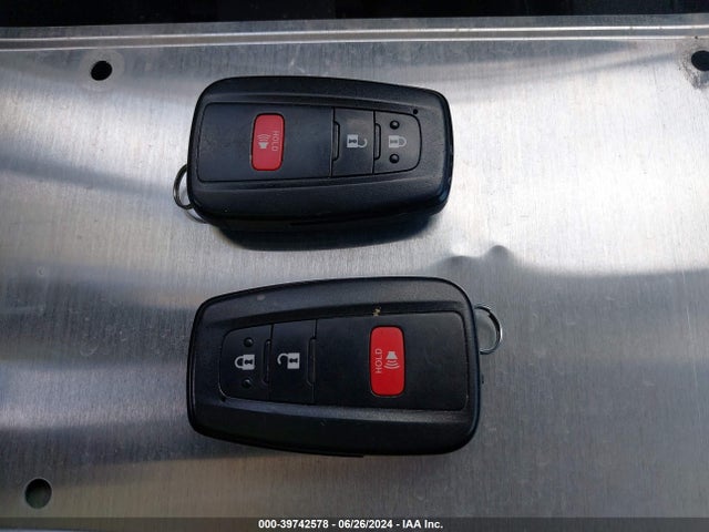 Toyota Prius Three 2017 JTDKARFU5H3053906 Image 11