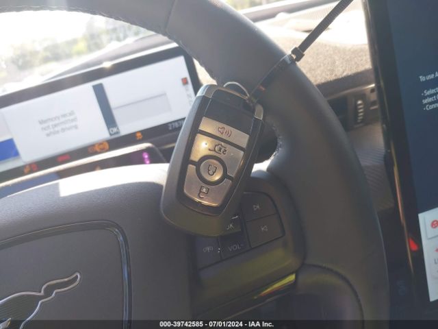 3FMTK3SU0PMA07011 Ford Mustang Mach-e Premium