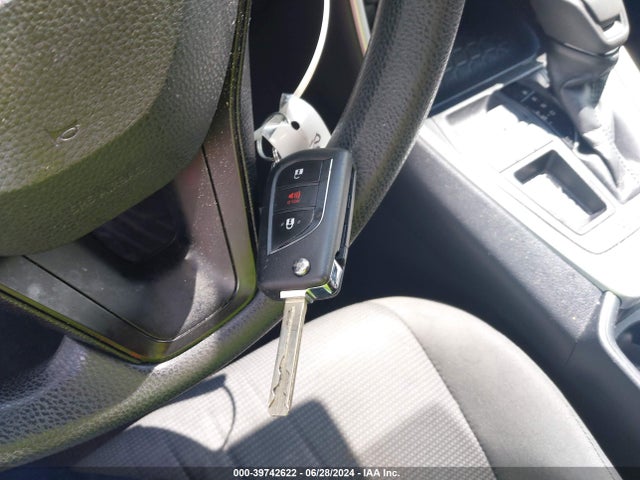 Toyota RAV4 LE 2019 JTMH1RFV7KD002184 Image 11