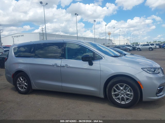 Chrysler Pacifica Touring L 2024 2C4RC1BG8RR143490 Image 13
