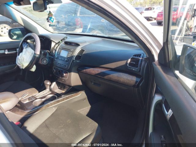 5XYKTCA66EG476064 KIA SORENTO LX