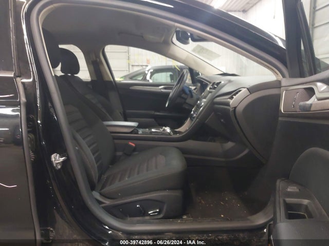 3FA6P0H7XJR257603 Ford FUSION SE