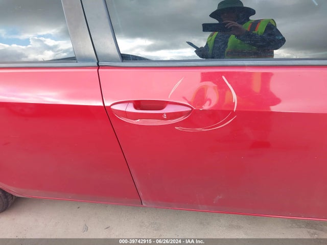 Toyota COROLLA LE 2018 5YFBURHE5JP768243 Image 17