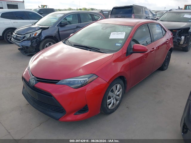 Toyota COROLLA LE 2018 5YFBURHE5JP768243 Image 2
