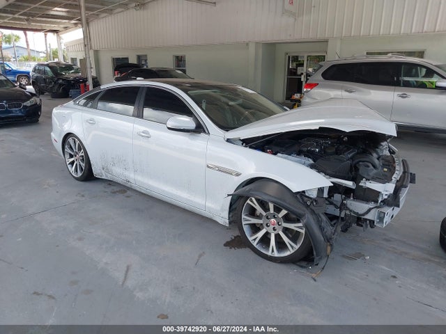 2016 JAGUAR XJ SAJWA2G79G8V99631 Photo 0