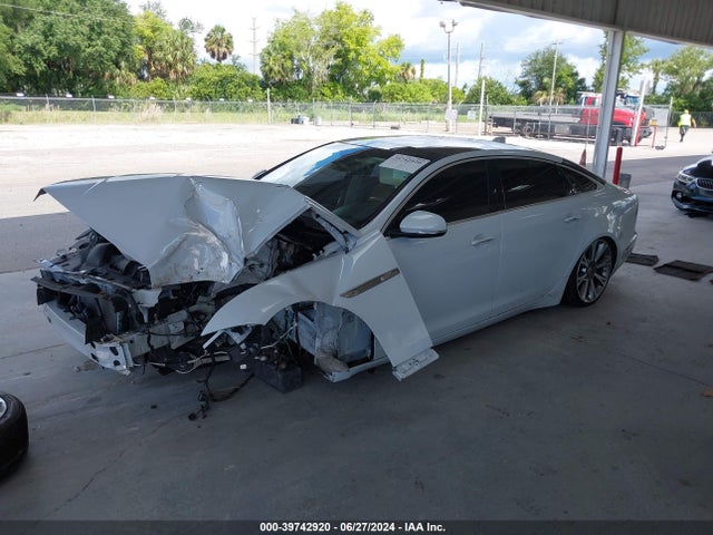 2016 JAGUAR XJ SAJWA2G79G8V99631 Photo 1