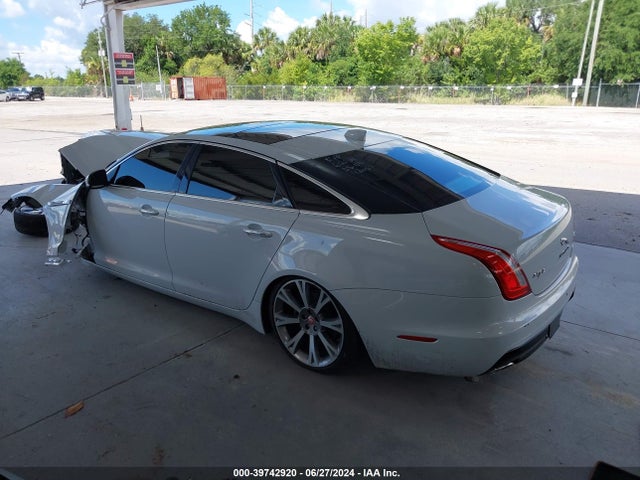 2016 JAGUAR XJ SAJWA2G79G8V99631 Photo 2