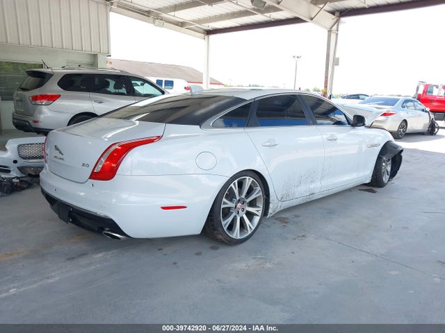 2016 JAGUAR XJ SAJWA2G79G8V99631 Photo 3