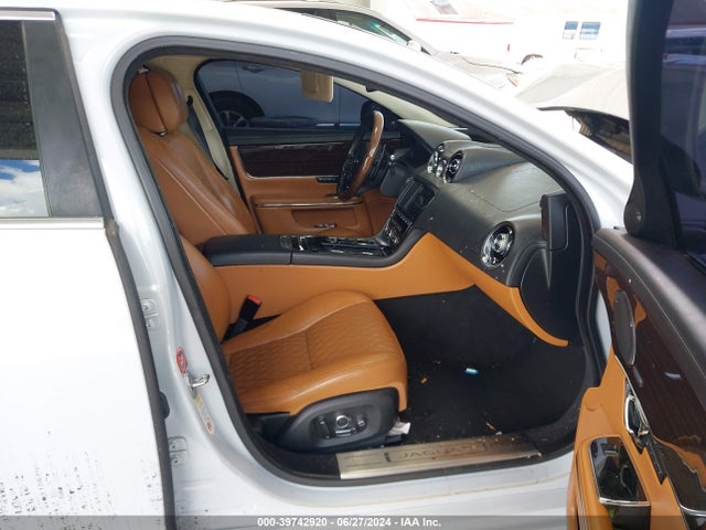 2016 JAGUAR XJ SAJWA2G79G8V99631 Photo 4