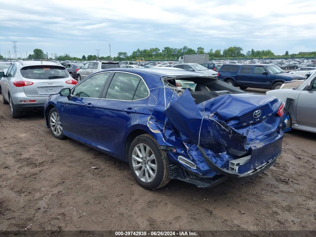 Toyota CAMRY LE 2018 JTNB11HK7J3031596 Image 3
