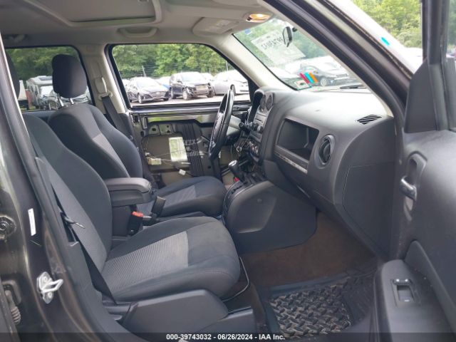 1C4NJRFB8FD258204 Jeep Patriot Latitude