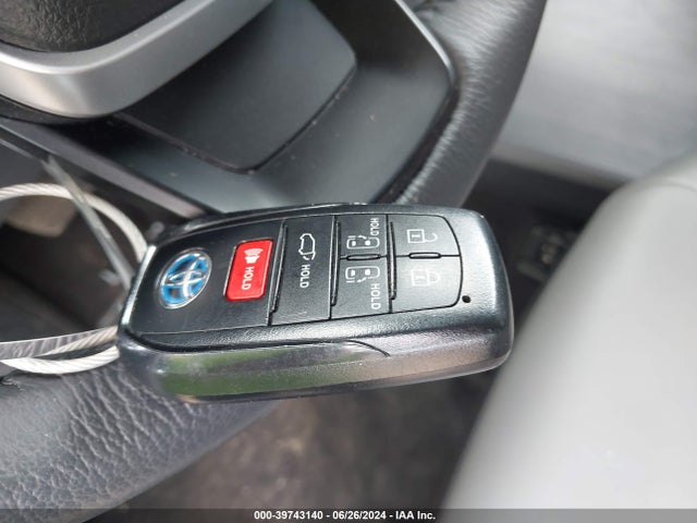 Toyota SIENNA XLE 2024 5TDYRKEC5RS185793 Image 11