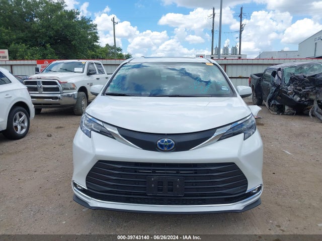 Toyota SIENNA XLE 2024 5TDYRKEC5RS185793 Image 12
