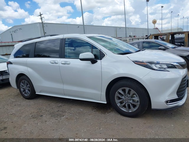 Toyota SIENNA XLE 2024 5TDYRKEC5RS185793 Image 13