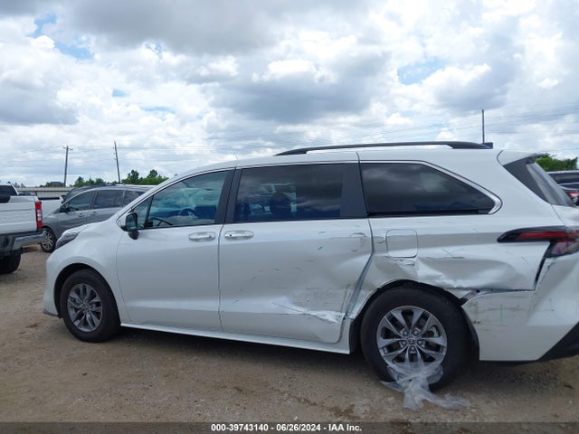Toyota SIENNA XLE 2024 5TDYRKEC5RS185793 Image 14