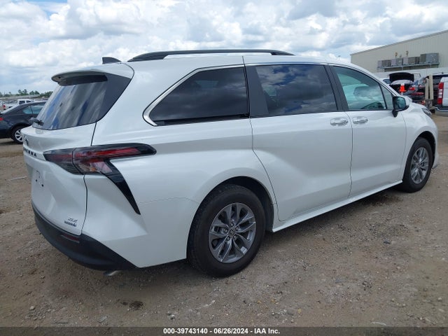 Toyota SIENNA XLE 2024 5TDYRKEC5RS185793 Image 4
