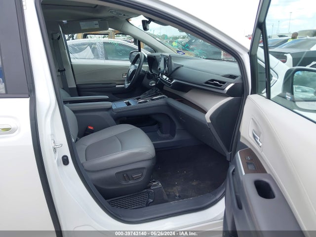 Toyota SIENNA XLE 2024 5TDYRKEC5RS185793 Image 5