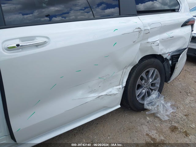 Toyota SIENNA XLE 2024 5TDYRKEC5RS185793 Image 6