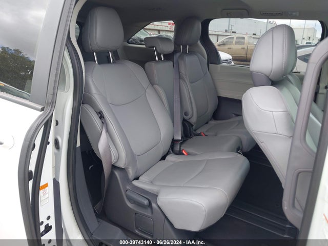 Toyota SIENNA XLE 2024 5TDYRKEC5RS185793 Image 8