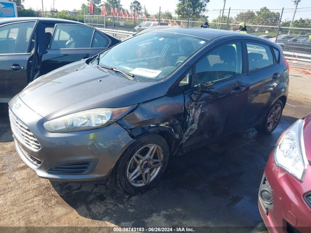 Ford FIESTA SE 2018 3FADP4EJ9JM103525 Image 2