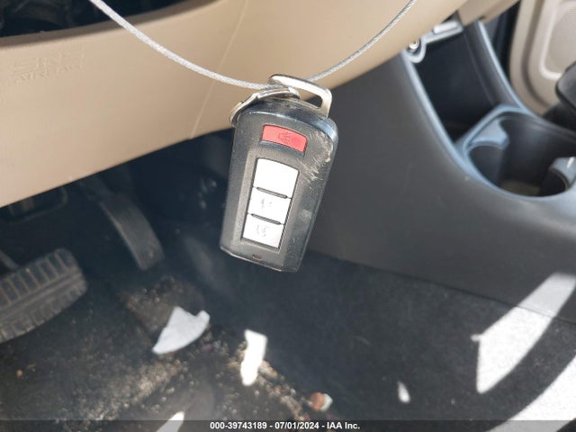 JA4AD3A39GZ013915 Mitsubishi Outlander Se