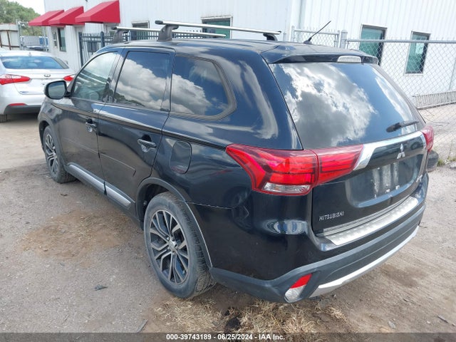 JA4AD3A39GZ013915 Mitsubishi Outlander Se