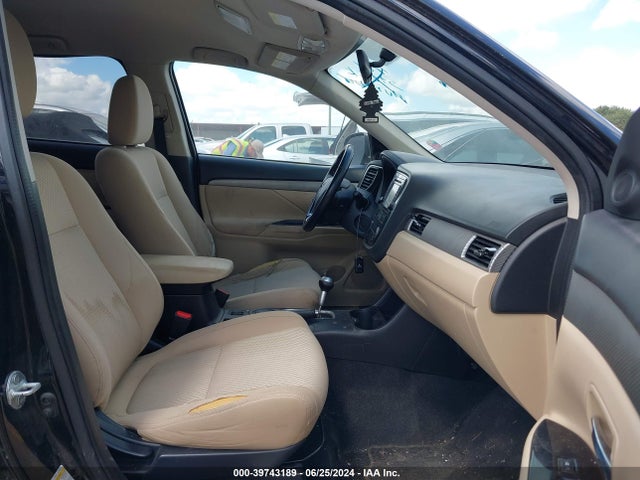 JA4AD3A39GZ013915 Mitsubishi Outlander Se