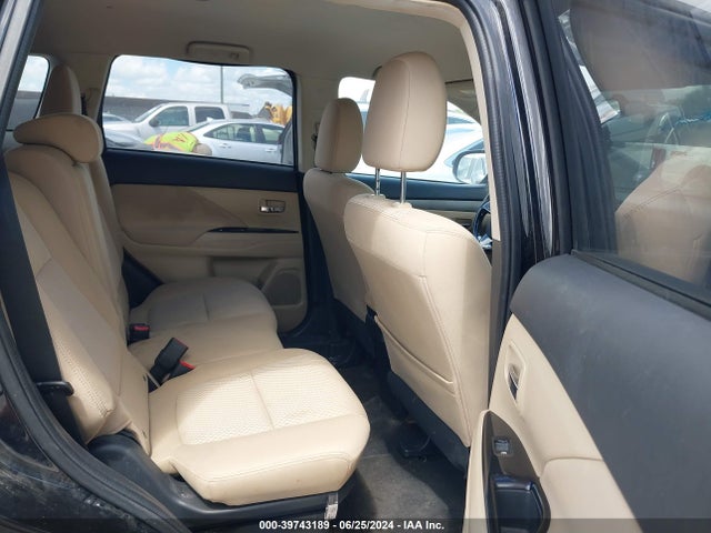 JA4AD3A39GZ013915 Mitsubishi Outlander Se