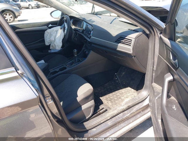 3VWN57BU5MM077074 Volkswagen tsi