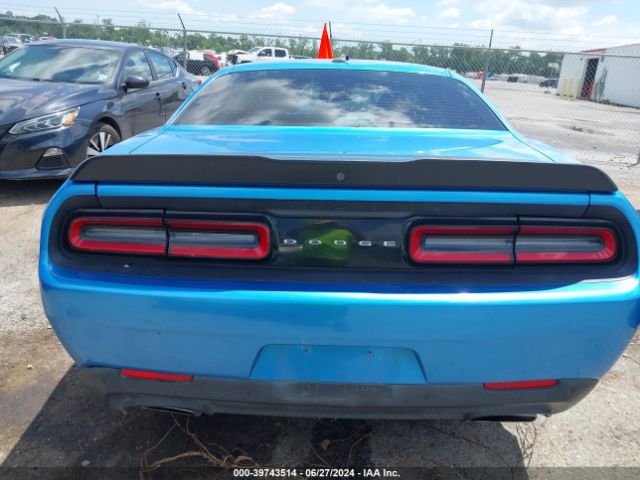 2C3CDZFJ2JH305779 Dodge Challenger 392 Hemi Scat Pack Shaker