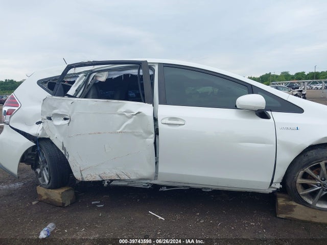 Toyota Prius V Five 2016 JTDZN3EU7GJ045821 Image 14