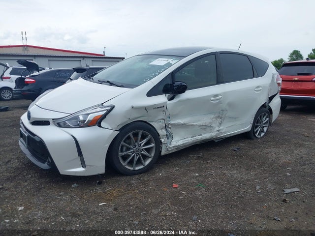 Toyota Prius V Five 2016 JTDZN3EU7GJ045821 Image 2