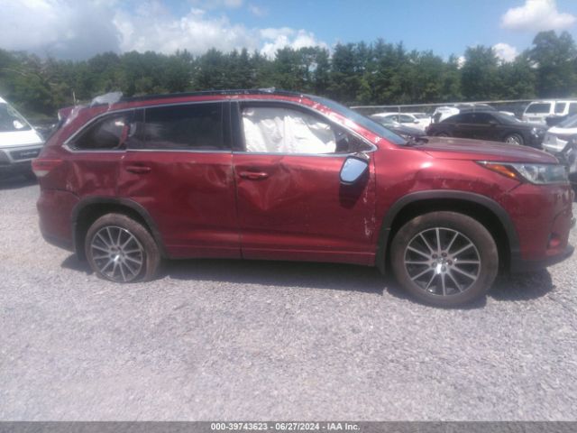 5TDJZRFH1JS817195 Toyota Highlander Se