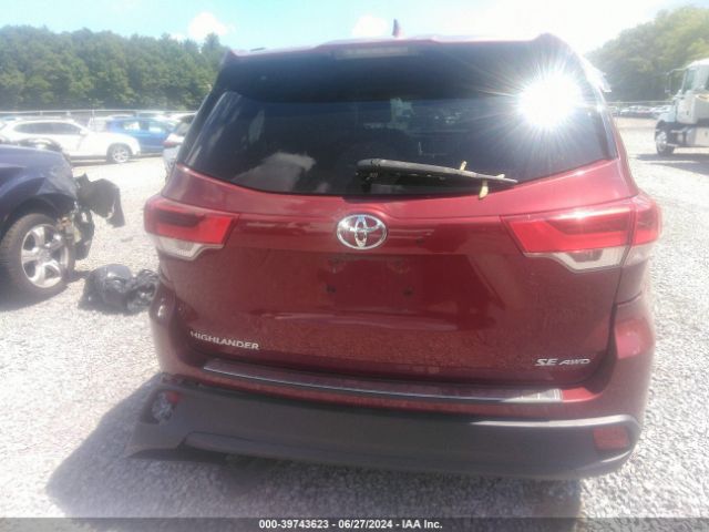 5TDJZRFH1JS817195 Toyota Highlander Se