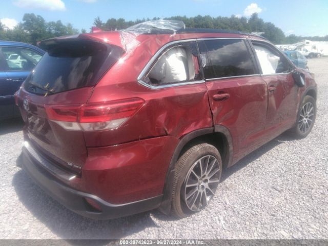 5TDJZRFH1JS817195 Toyota Highlander Se