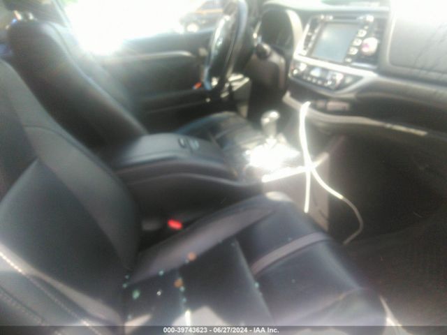 5TDJZRFH1JS817195 Toyota Highlander Se