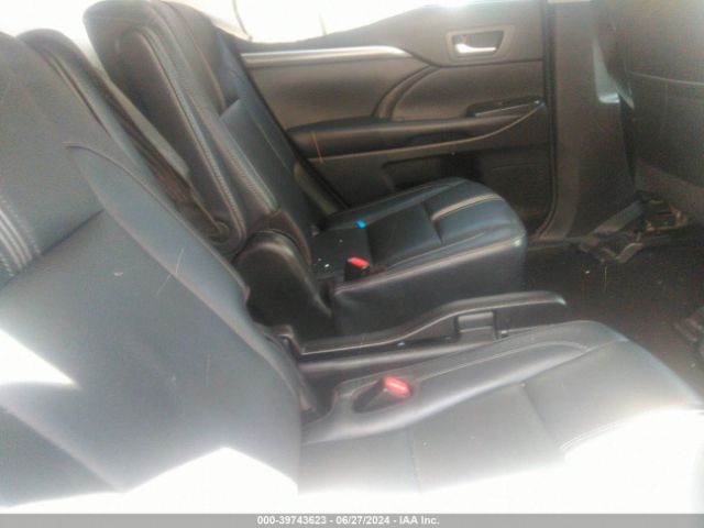 5TDJZRFH1JS817195 Toyota Highlander Se