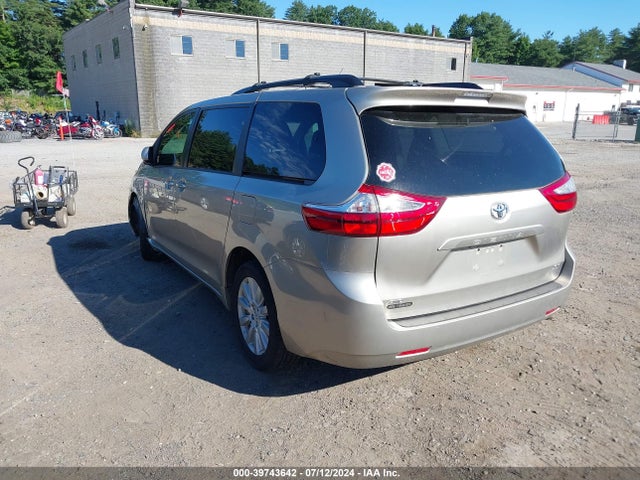 Toyota Sienna Xle 7 Passenger 2017 5TDDZ3DC5HS183322 Image 3