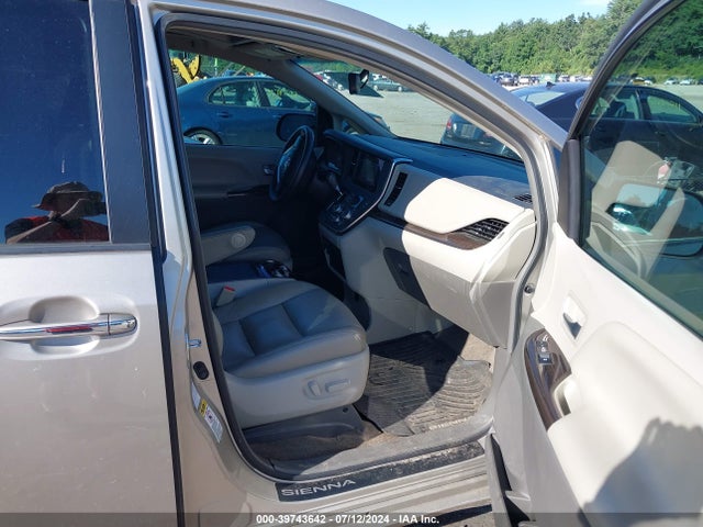 Toyota Sienna Xle 7 Passenger 2017 5TDDZ3DC5HS183322 Image 5
