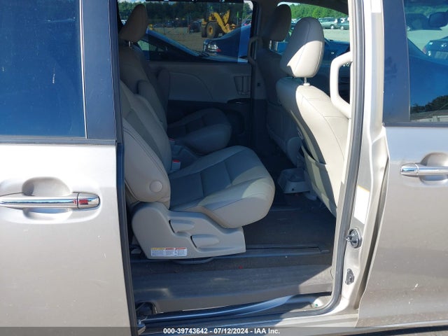Toyota Sienna Xle 7 Passenger 2017 5TDDZ3DC5HS183322 Image 8
